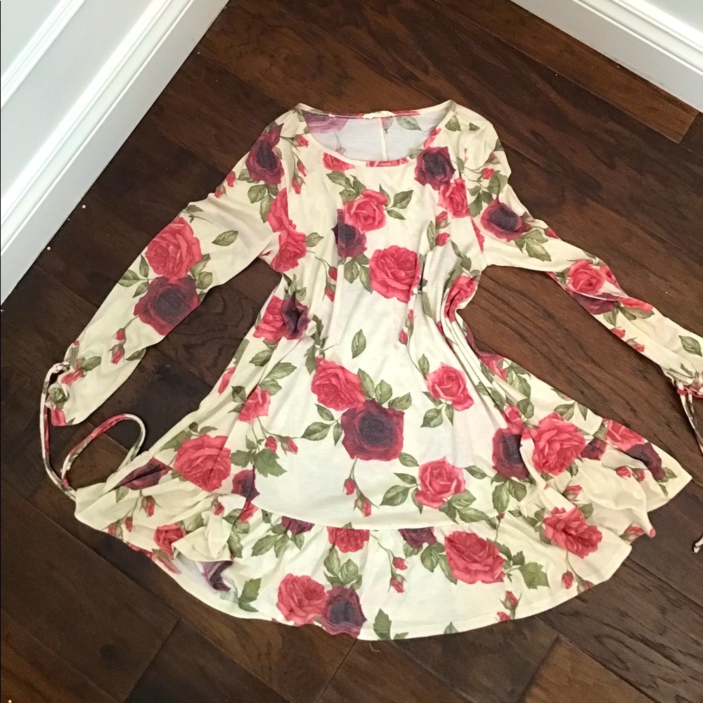 Easel casual floral dress.